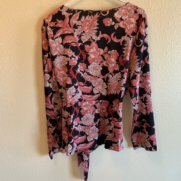 Vici Wrap Blouse- Medium - Picture 4 of 6